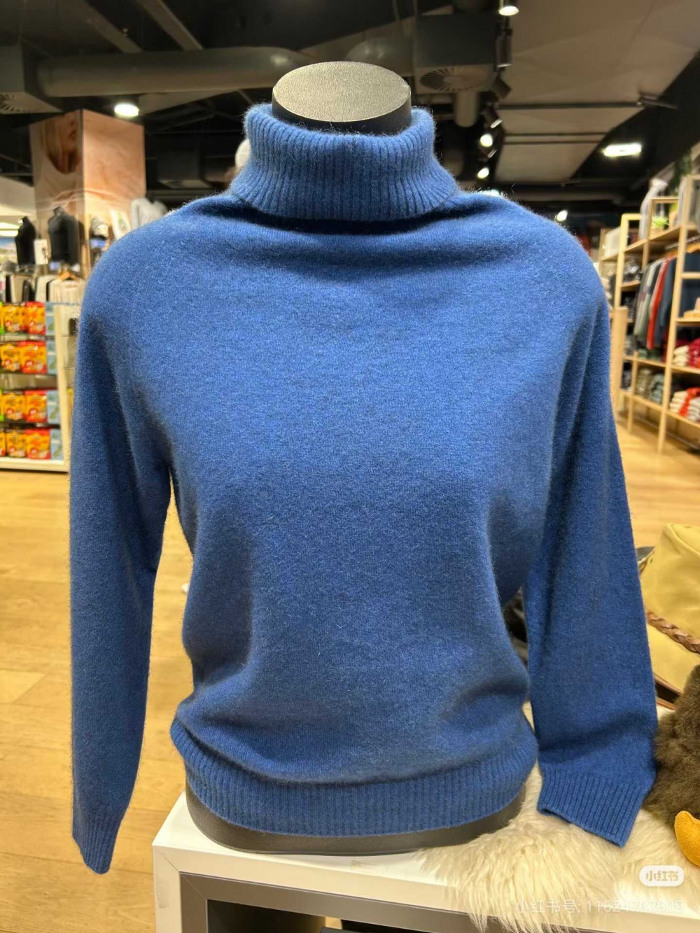 Kapeka美丽诺羊毛麻花辫设计V领毛衣